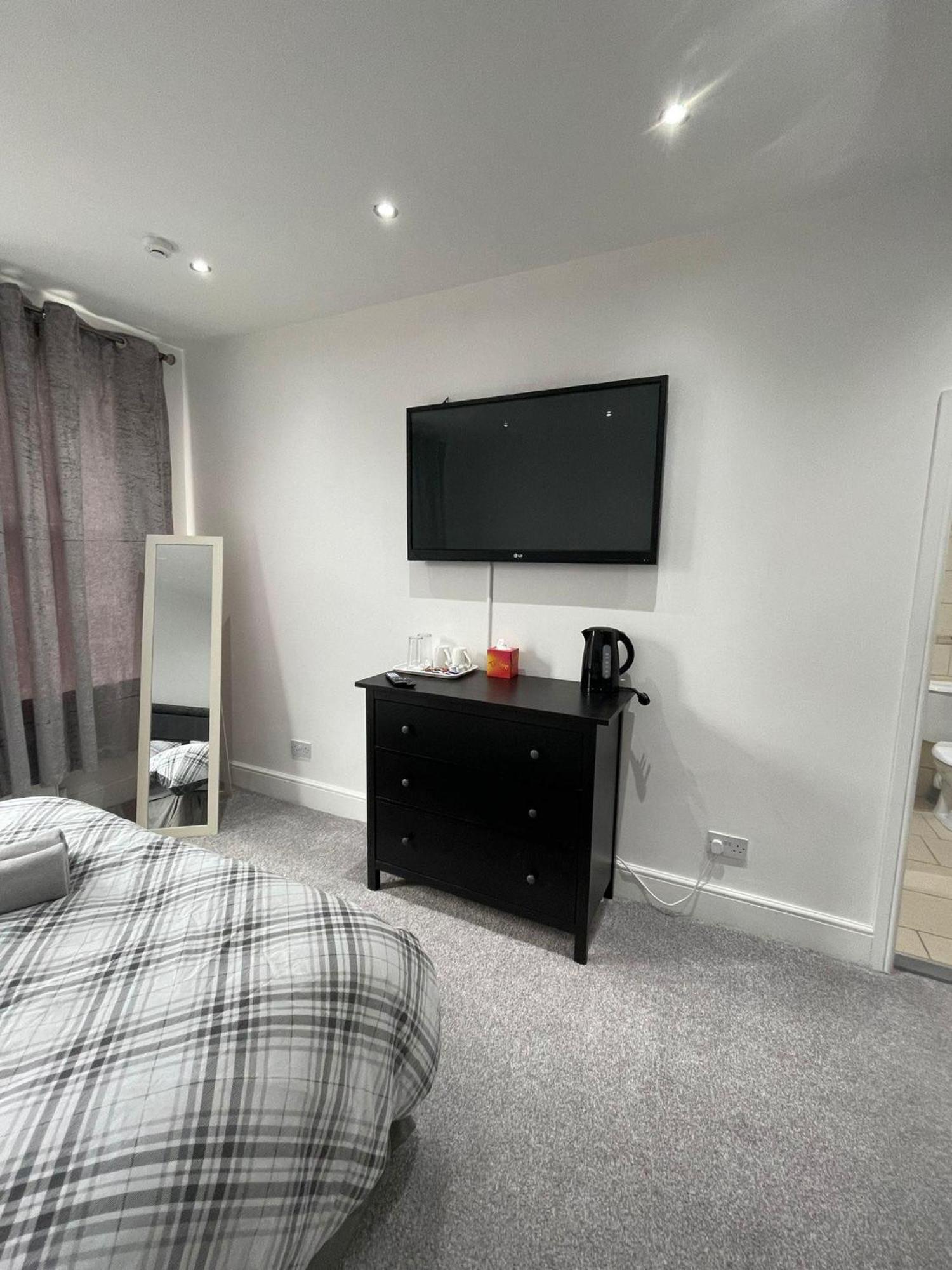 Boutique Rooms Μπίρκενχεντ Εξωτερικό φωτογραφία