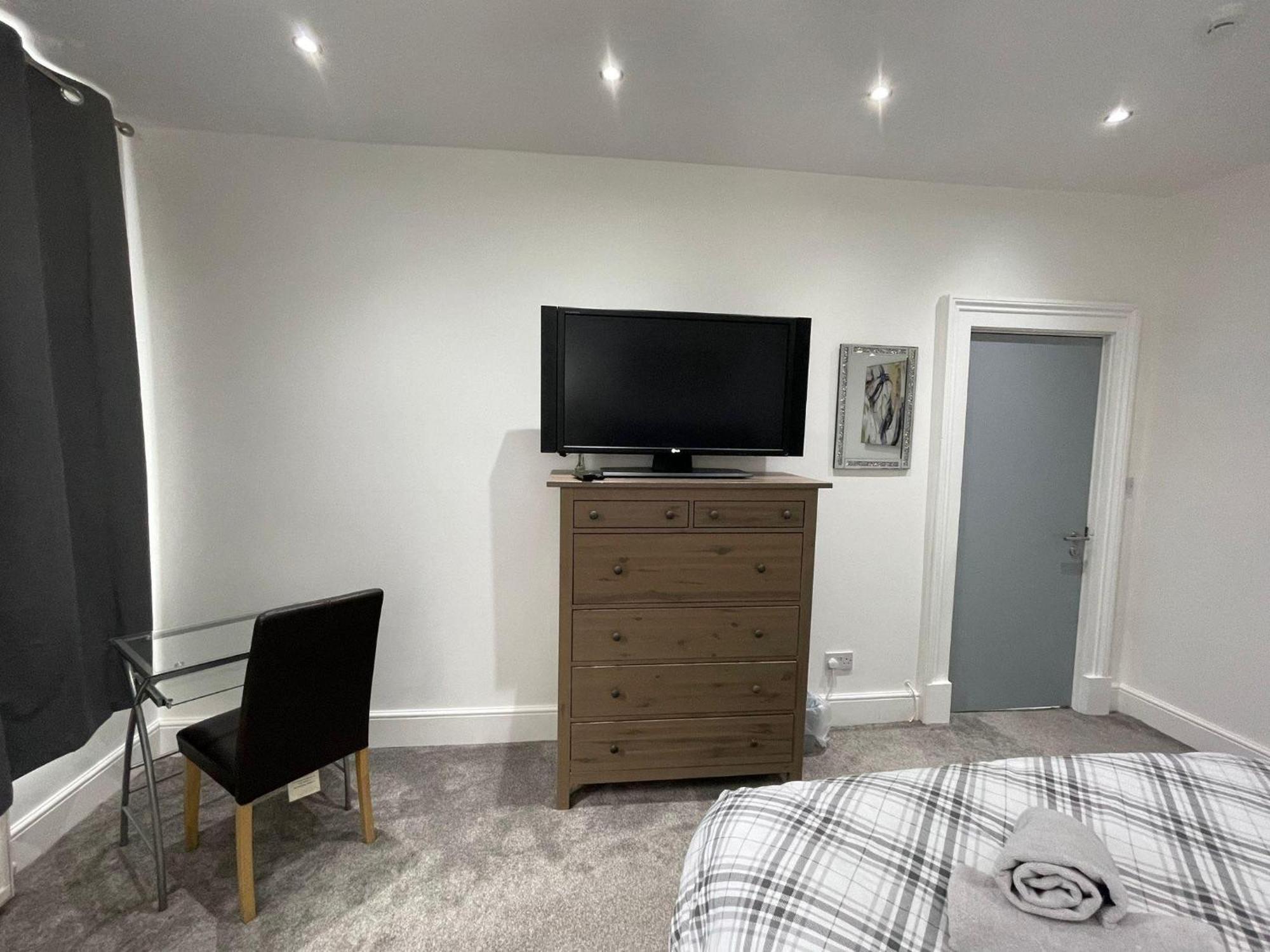 Boutique Rooms Μπίρκενχεντ Εξωτερικό φωτογραφία