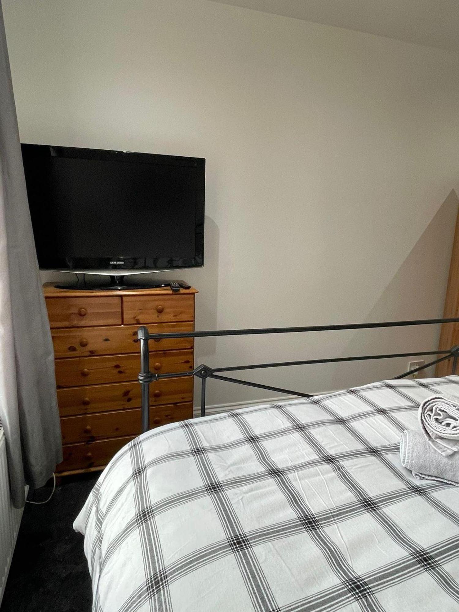 Boutique Rooms Μπίρκενχεντ Εξωτερικό φωτογραφία
